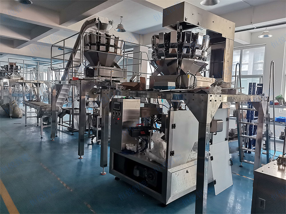 給袋式土豆粉包裝機(jī).jpg 給袋式土豆粉包裝機(jī).jpg