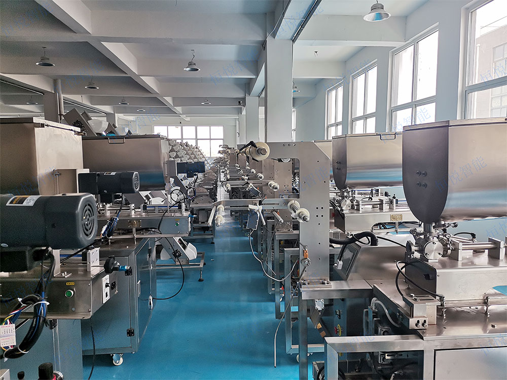 全自動(dòng)醬料包裝機(jī).jpg 全自動(dòng)醬料包裝機(jī).jpg