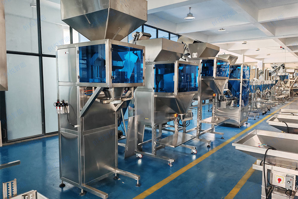 25公斤粉體包裝機主要包括秤體、給料系統(tǒng)、控制系統(tǒng)等部分