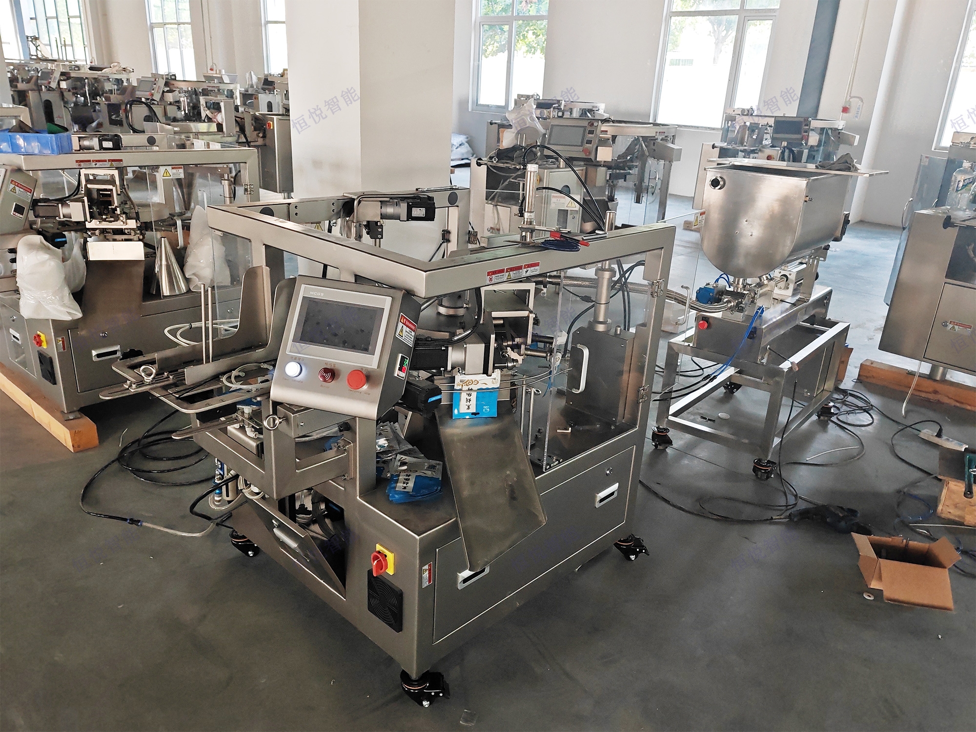 小型給袋式醬料包裝機(jī)