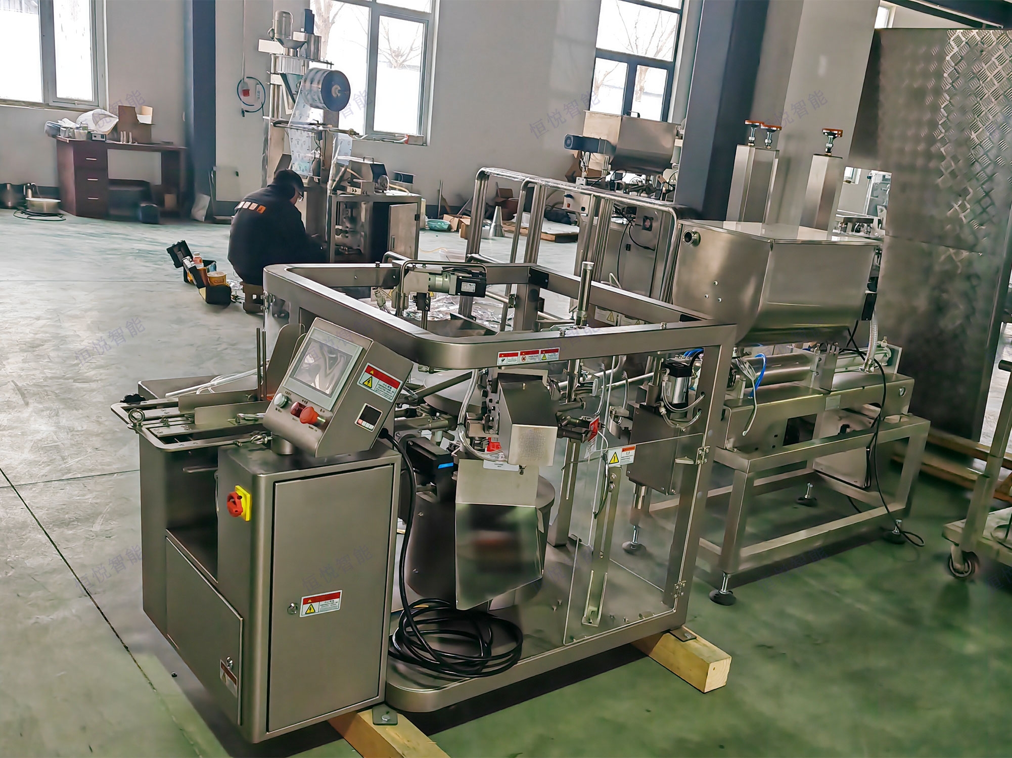 小型給袋式醬料包裝機(jī)