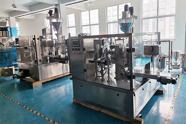 預(yù)混劑包裝機通常采用較小規(guī)格的預(yù)制袋包裝