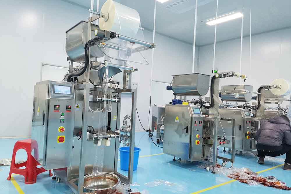 全自動火鍋底料包裝機(jī)用于火鍋料、豆瓣醬、辣椒醬等等產(chǎn)品包裝