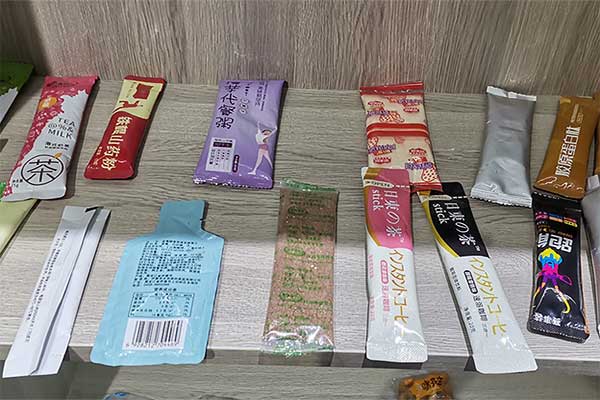 奶茶粉末包裝機(jī)可采用三邊封、四邊封、圓角袋型