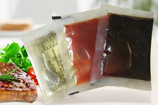 蔬菜包、粉料包、醬料包、骨湯包等產(chǎn)品的小袋方便面調(diào)料包裝機(jī)